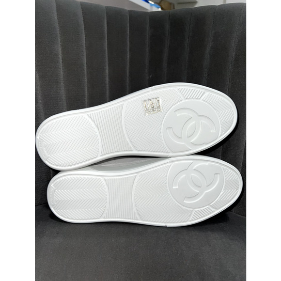 Chanel 23A White Calfskin Leather CC Logo Tie Flat Runner Trainer Sneaker 40.5 - Picture 12 of 12